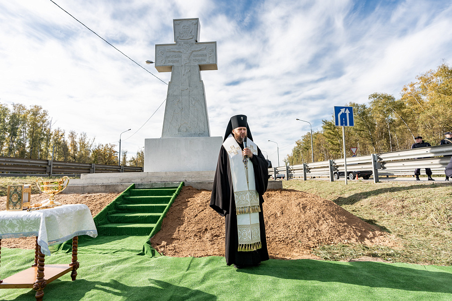 Освящение первого поклонного креста в Подольске